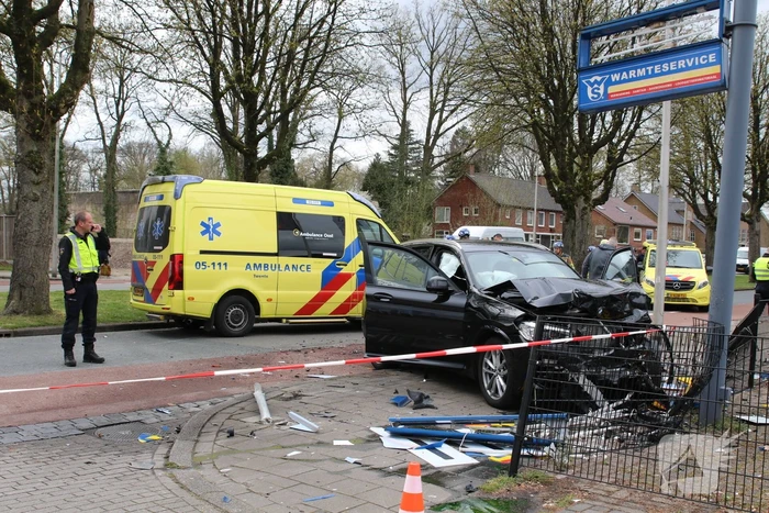 Flinke ravage na aanrijding op kruispunt