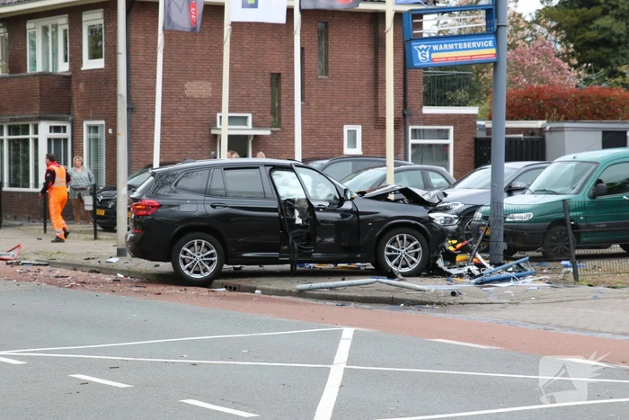 Flinke ravage na aanrijding op kruispunt