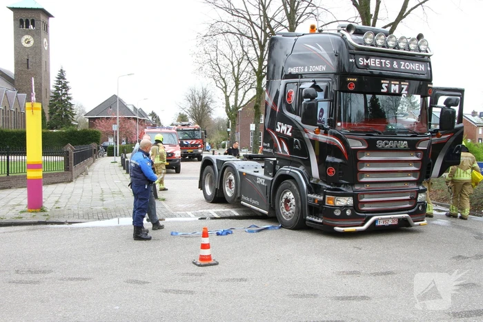 Vrachtwagen verliest dieseltank