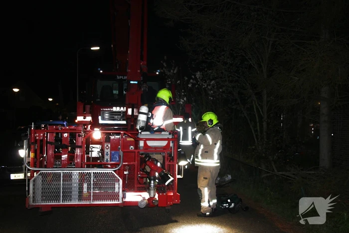Brandweer blust schoorsteenbrand