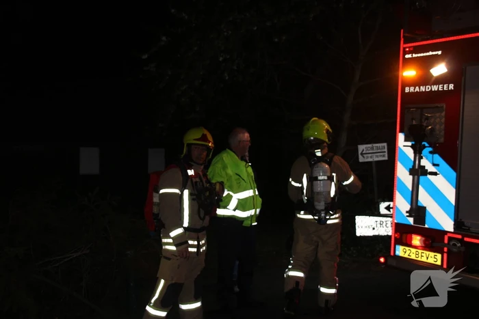 Brandweer blust schoorsteenbrand