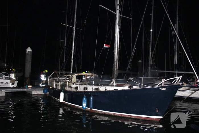 Uitslaande brand in zeiljacht
