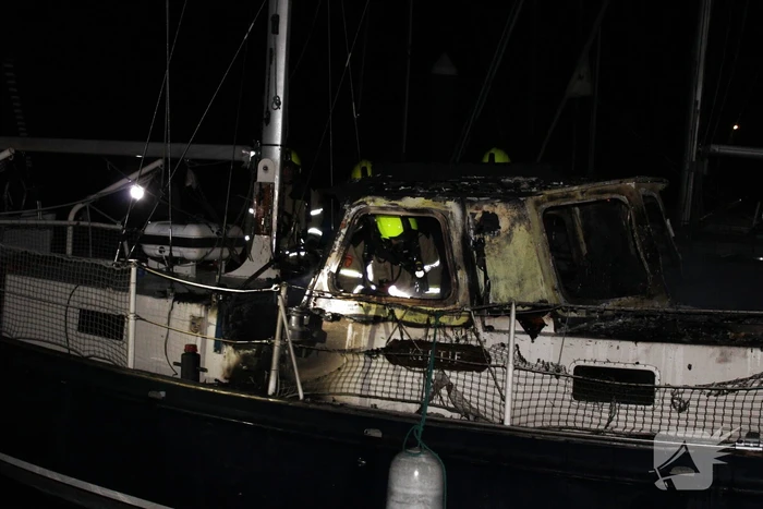 Uitslaande brand in zeiljacht