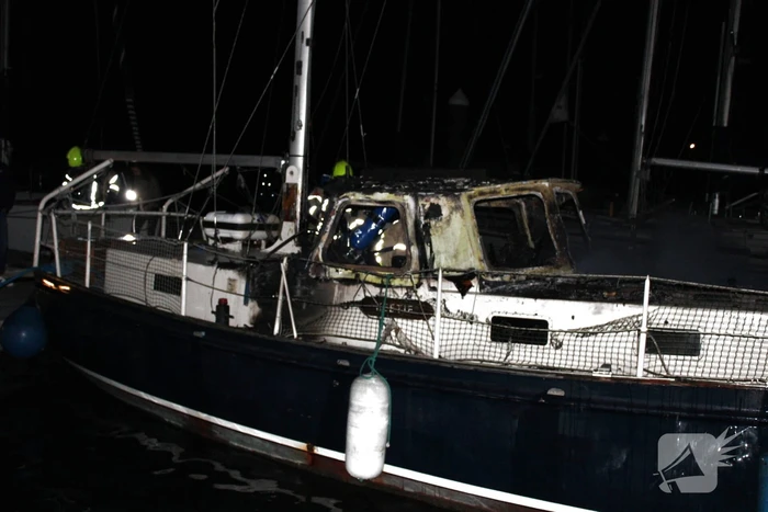 Uitslaande brand in zeiljacht