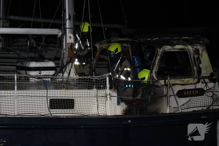 Uitslaande brand in zeiljacht