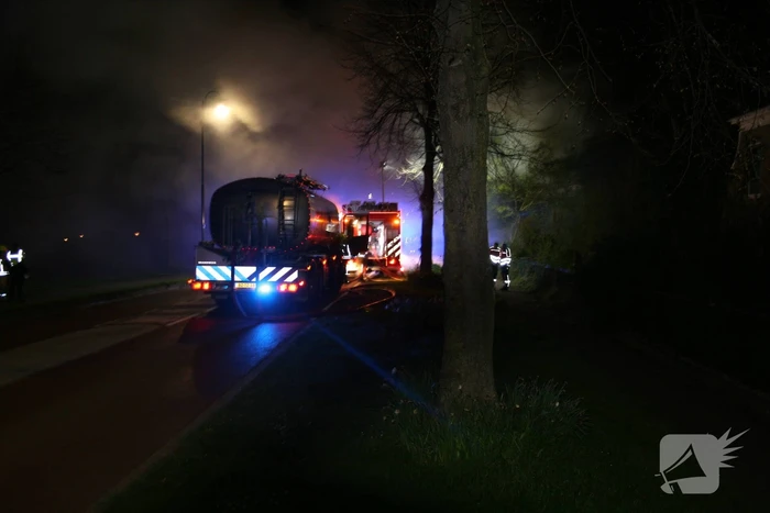 Grote uitslaande brand verwoest vrijstaande woning