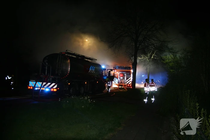 Grote uitslaande brand verwoest vrijstaande woning
