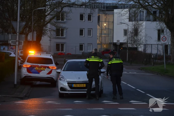 Fietser en automobilist botsen met elkaar