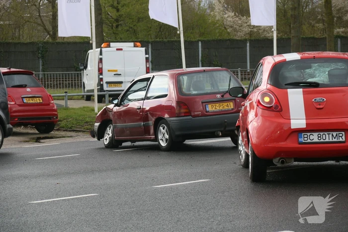 Schade na ongeval op kruising