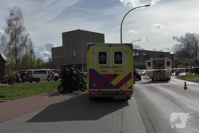 Scooterrijder raakt zwaargewond bij botsing tegen paal