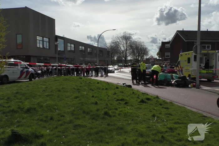 Scooterrijder raakt zwaargewond bij botsing tegen paal