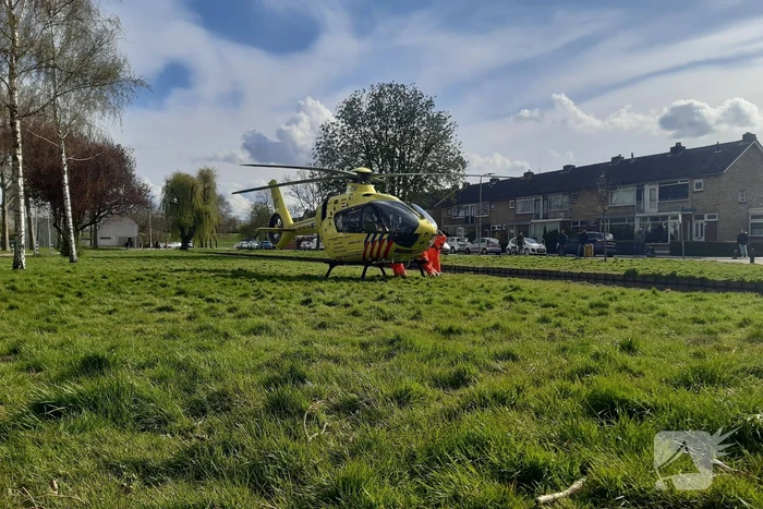 Scooterrijder raakt zwaargewond bij botsing tegen paal