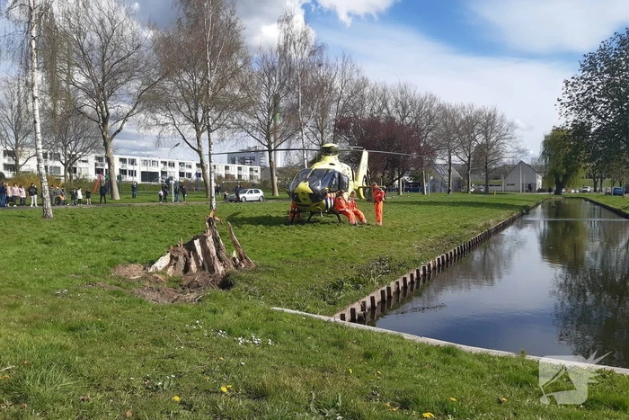 Scooterrijder raakt zwaargewond bij botsing tegen paal