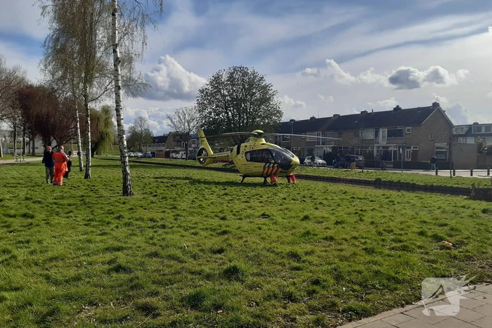 Scooterrijder raakt zwaargewond bij botsing tegen paal