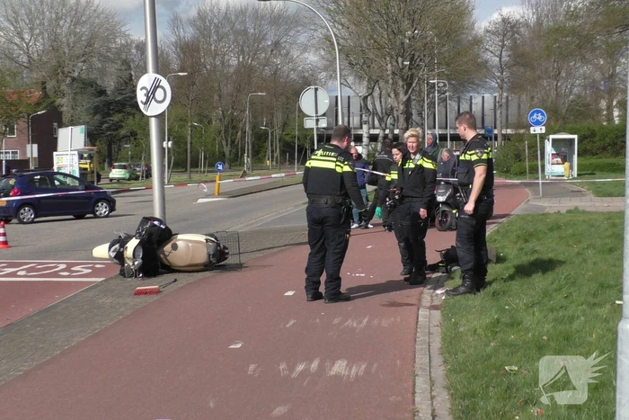 Scooterrijder raakt zwaargewond bij botsing tegen paal