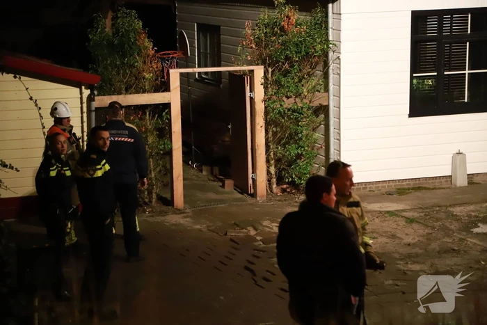 Bewoner start bluspoging bij brand