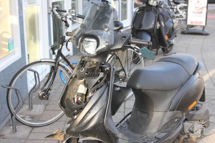 Scooterrijder gewond bij botsing met auto