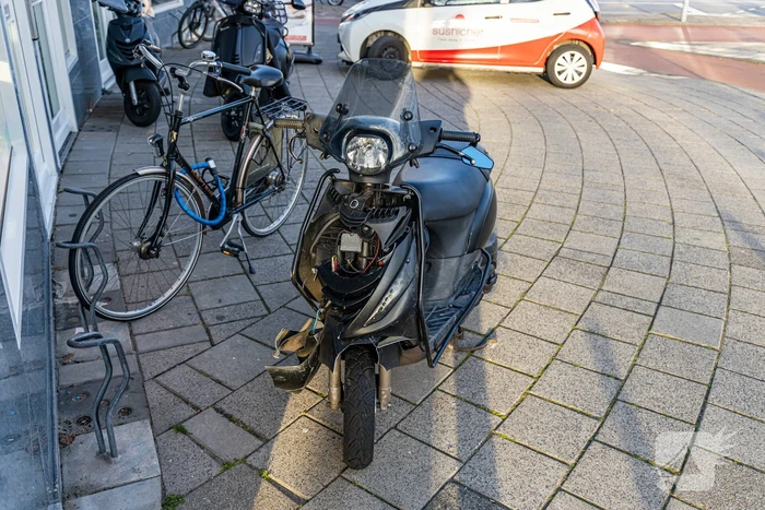 Scooterrijder gewond bij botsing met auto