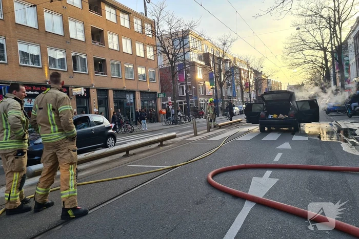 Auto brandt volledig uit