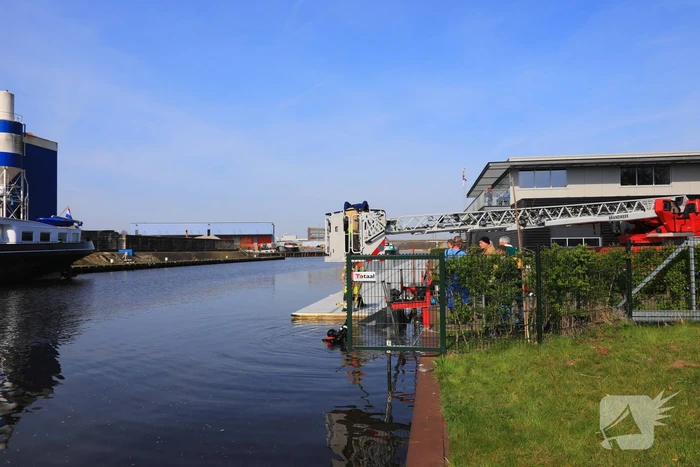 Roeibak Roeivereniging Hemus gezonken in de Eem