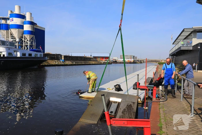 Roeibak Roeivereniging Hemus gezonken in de Eem