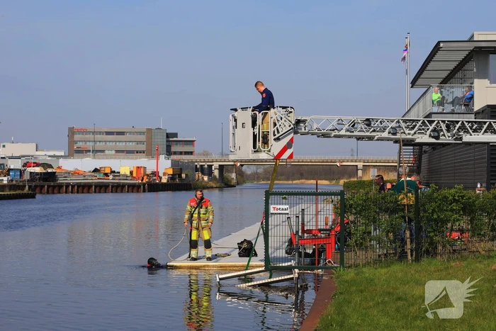 Roeibak Roeivereniging Hemus gezonken in de Eem