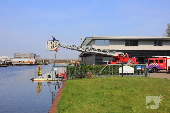 Roeibak Roeivereniging Hemus gezonken in de Eem
