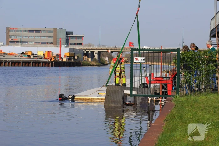 Roeibak Roeivereniging Hemus gezonken in de Eem