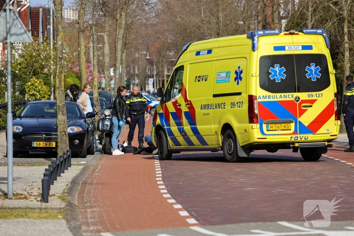 Scooter loopt flinke schade op bij verkeersongeval