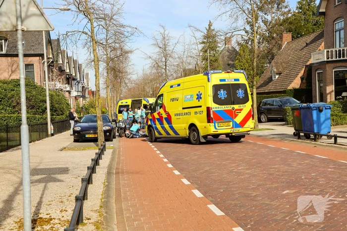 Scooter loopt flinke schade op bij verkeersongeval