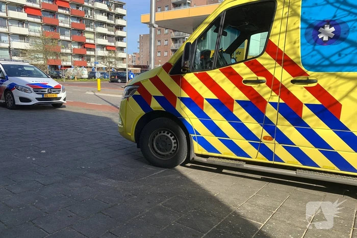 Automobiliste schept voetganger