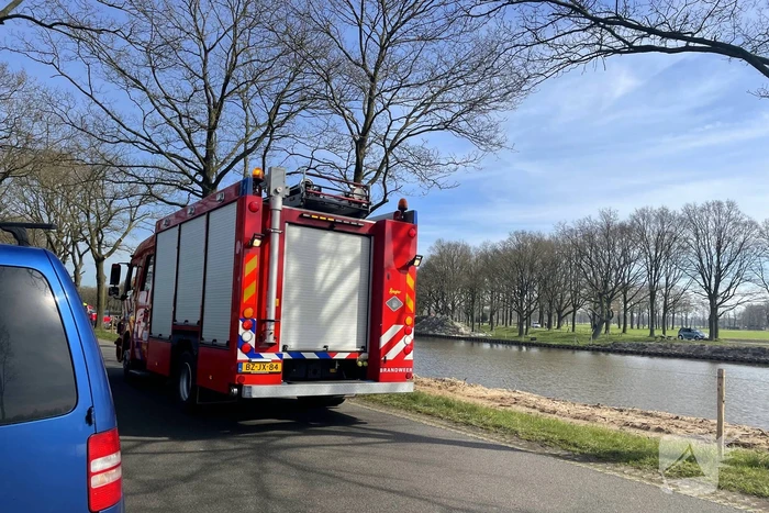 Bestelbus en personenwagen betrokken bij botsing