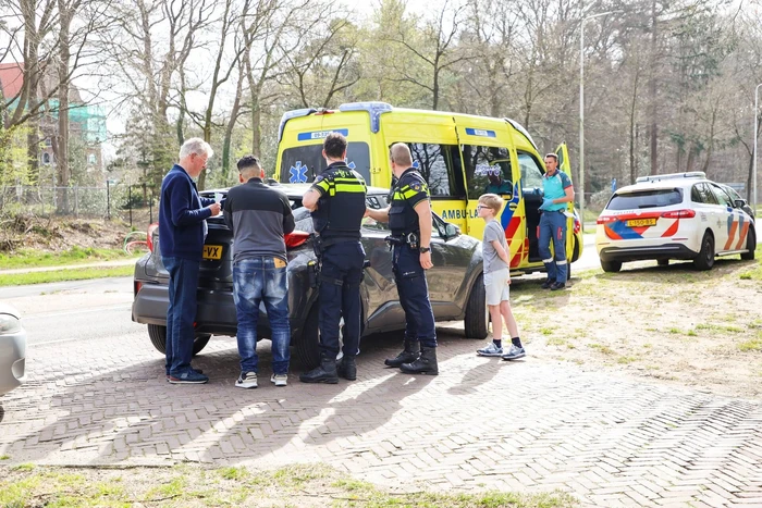 Twee auto's lopen schade op bij botsing