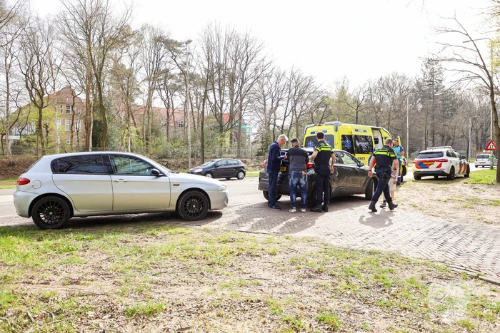 Twee auto's lopen schade op bij botsing