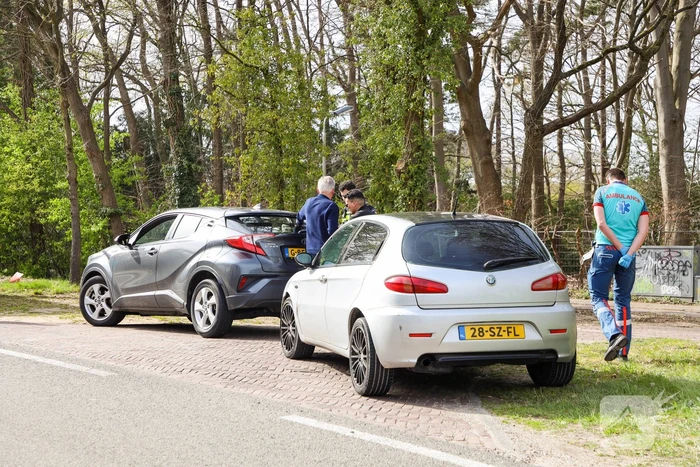 Twee auto's lopen schade op bij botsing