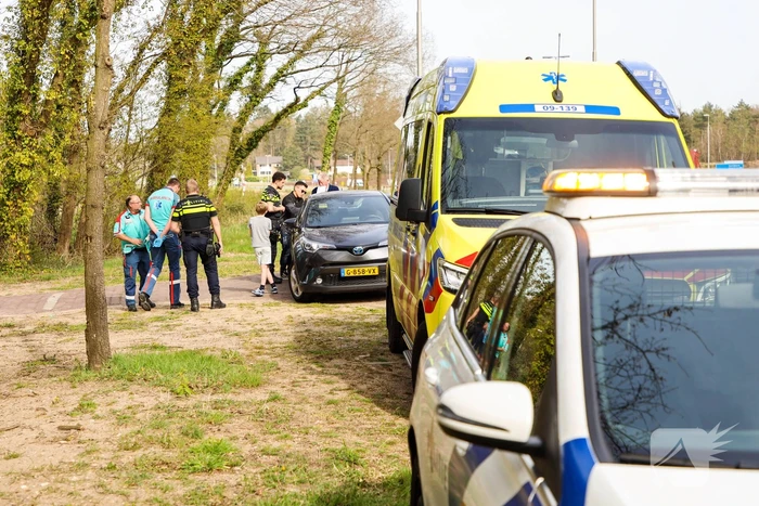 Twee auto's lopen schade op bij botsing