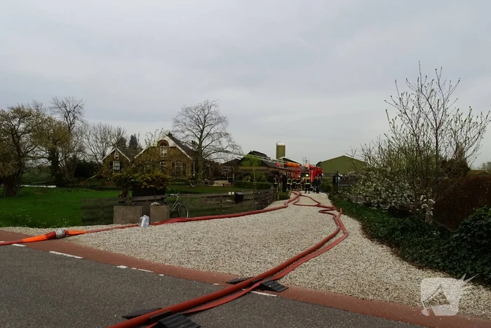 Grote uitslaande brand in boerderij