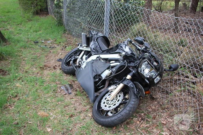 Bestuurder motor gaat ervandoor na ongeval