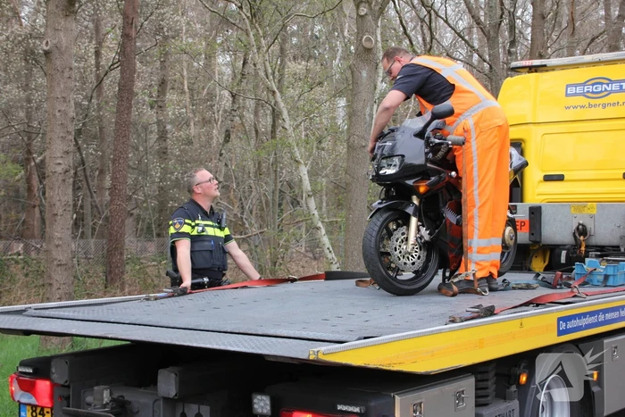 Bestuurder motor gaat ervandoor na ongeval