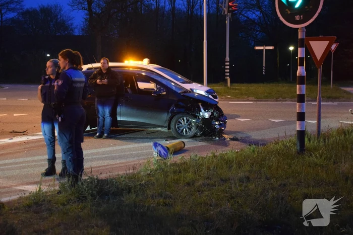Veel schade na ongeval op kruising