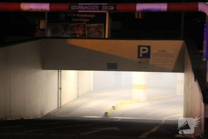 Parkeergarage vol rook na brand