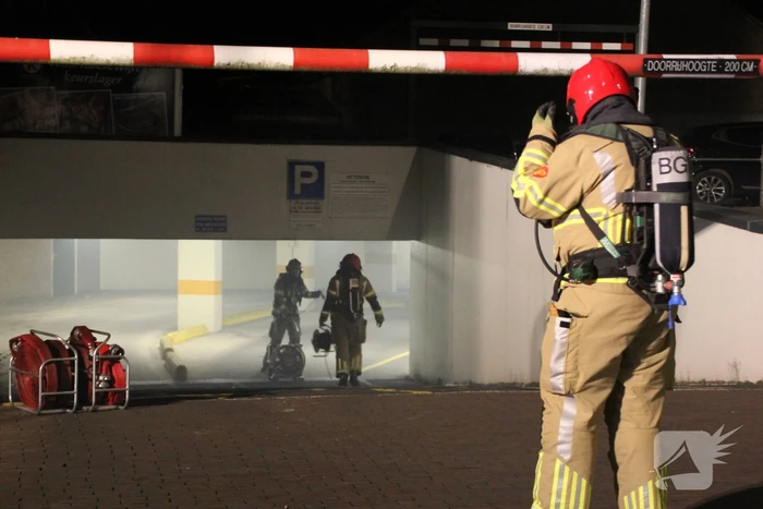 Parkeergarage vol rook na brand