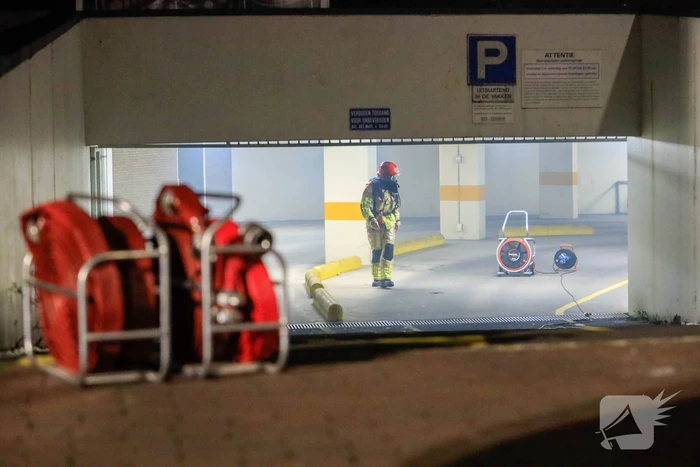 Parkeergarage vol rook na brand