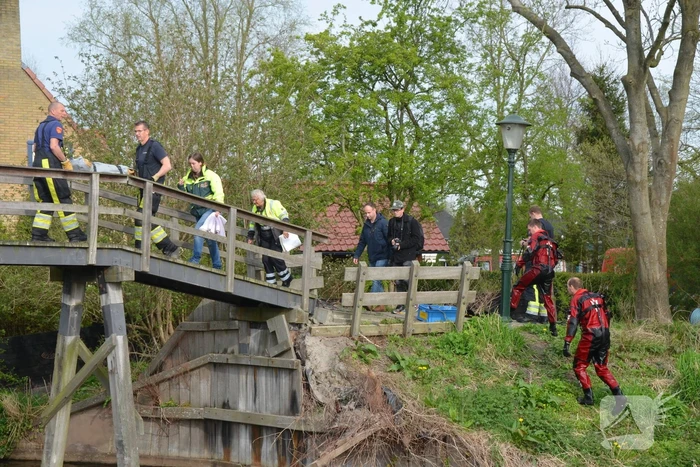 Ree door brandweer gered uit schiphuis