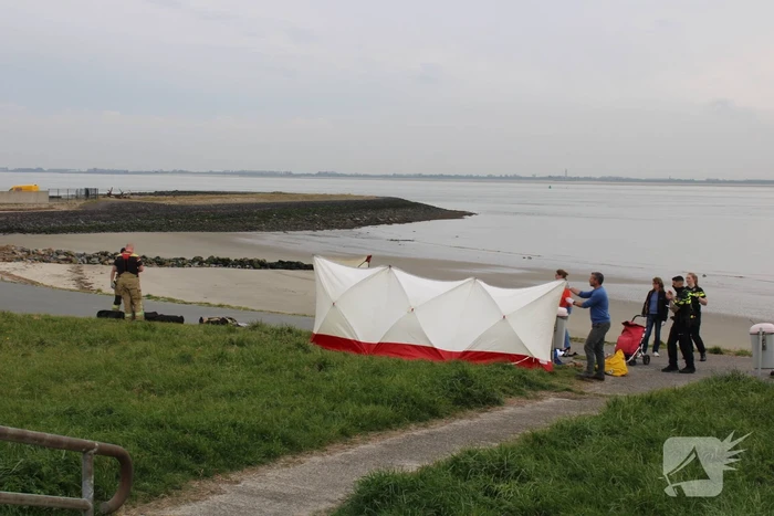 Onderzoek naar aantreffen overleden persoon