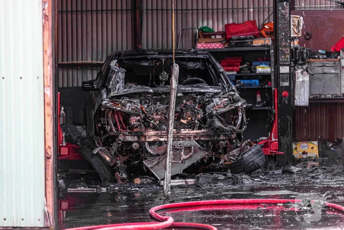Grote brand in autosloperij