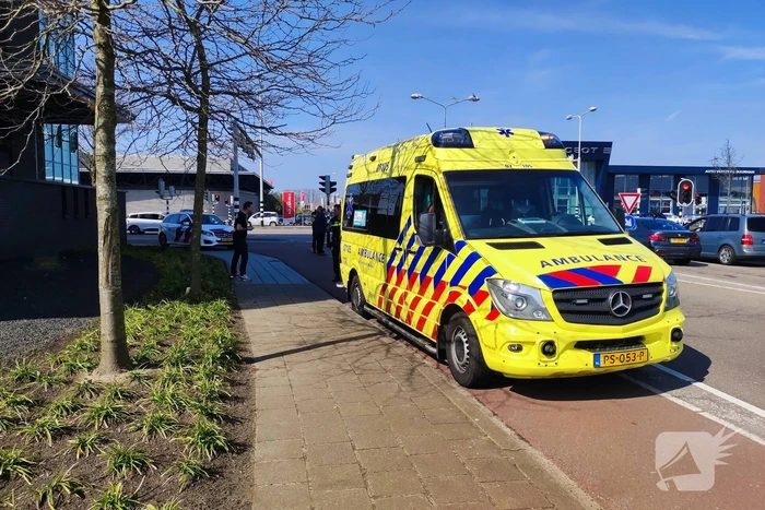 Fietser aangereden door auto