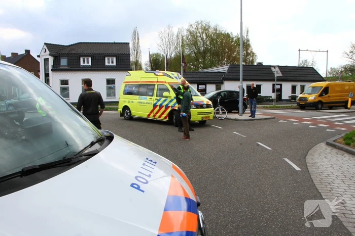 Fietsster gewond bij aanrijding met auto