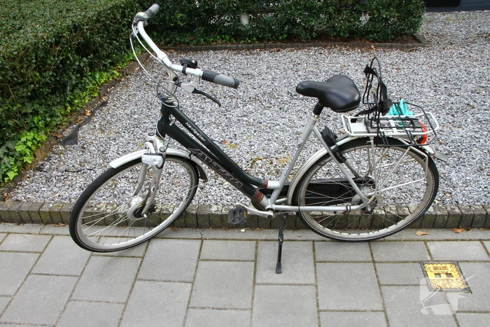 Fietsster gewond bij aanrijding met auto