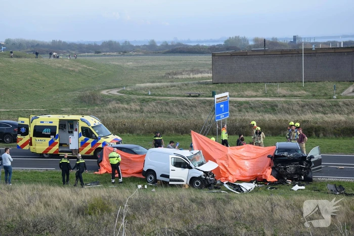 Dode en zwaar gewonde bij ernstig ongeluk